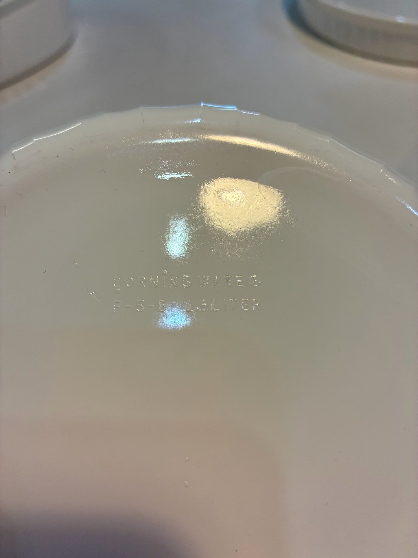 Corningware French White 1.5 round casserole with glass lid