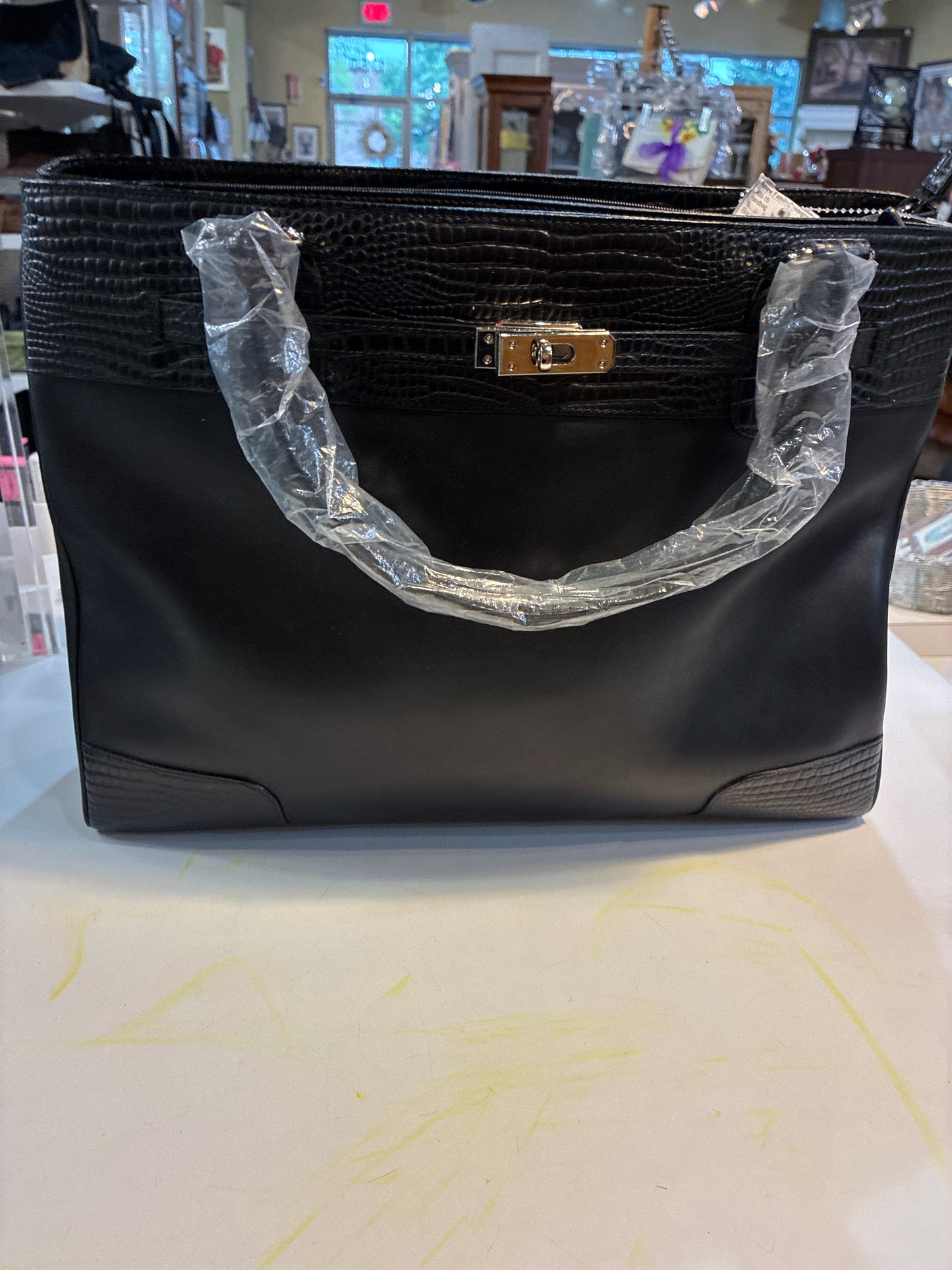 New Levenger Croc Detail Leather Bag