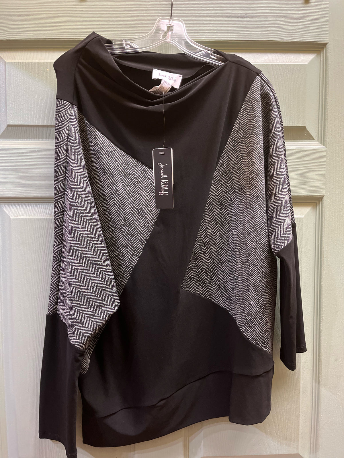 NWT Joseph Ribkoff Black Pattern Top
