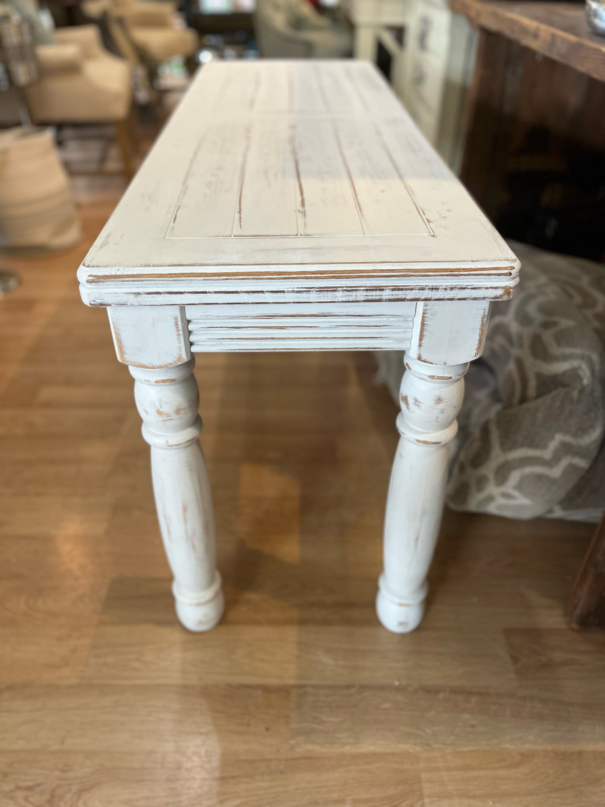 Consignment Table Table – ReNew Family Consignment