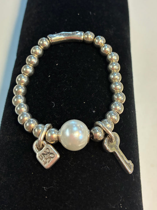 Uno de 50 bangle bracelet with pearl and key