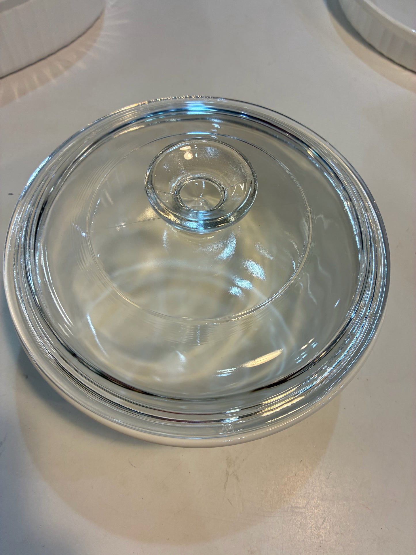 Corningware French White 1.5 round casserole with glass lid