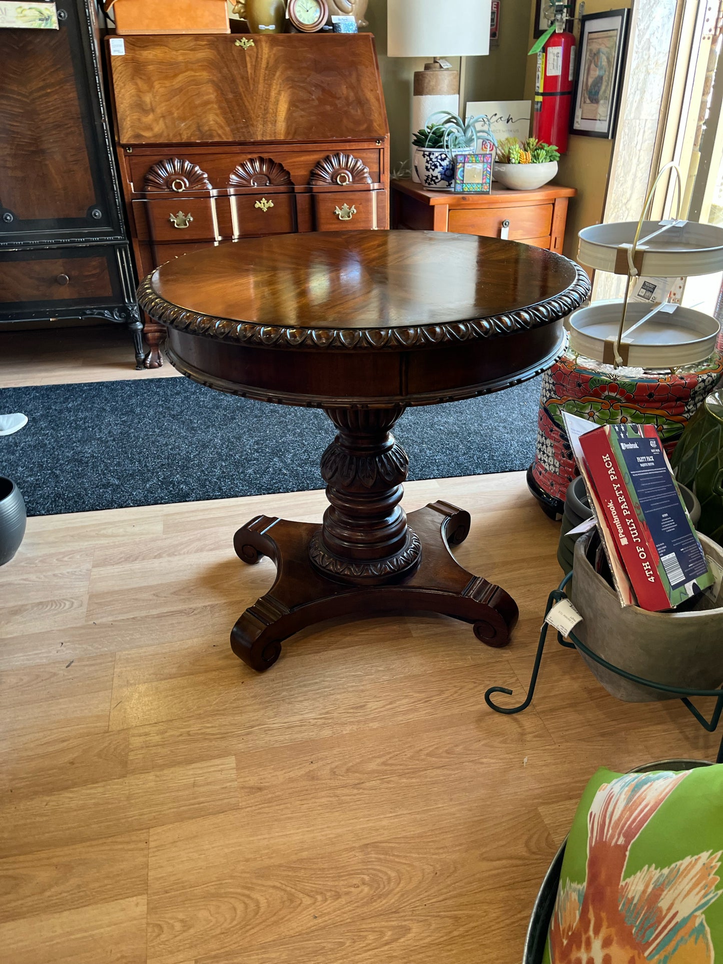 Bernhardt Traditional Mahogany Pedestal Table