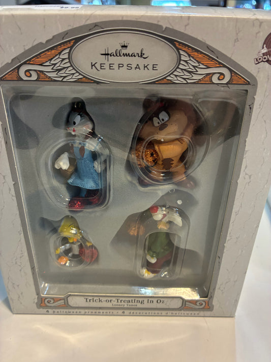 NIB Hallmark Trick-or-Treating in OZ Looney tunes Ornaments