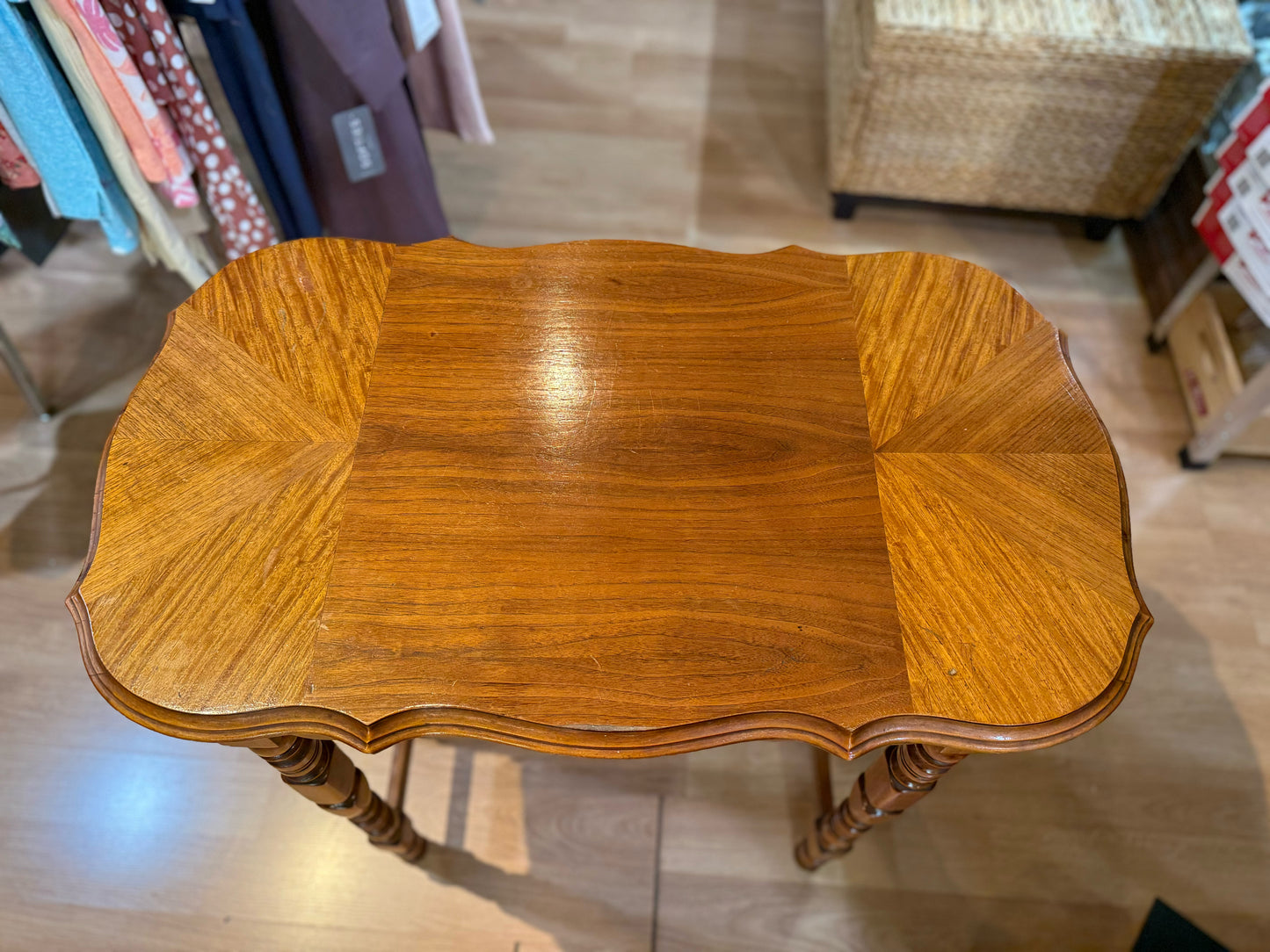 Oval Spindle Leg Table