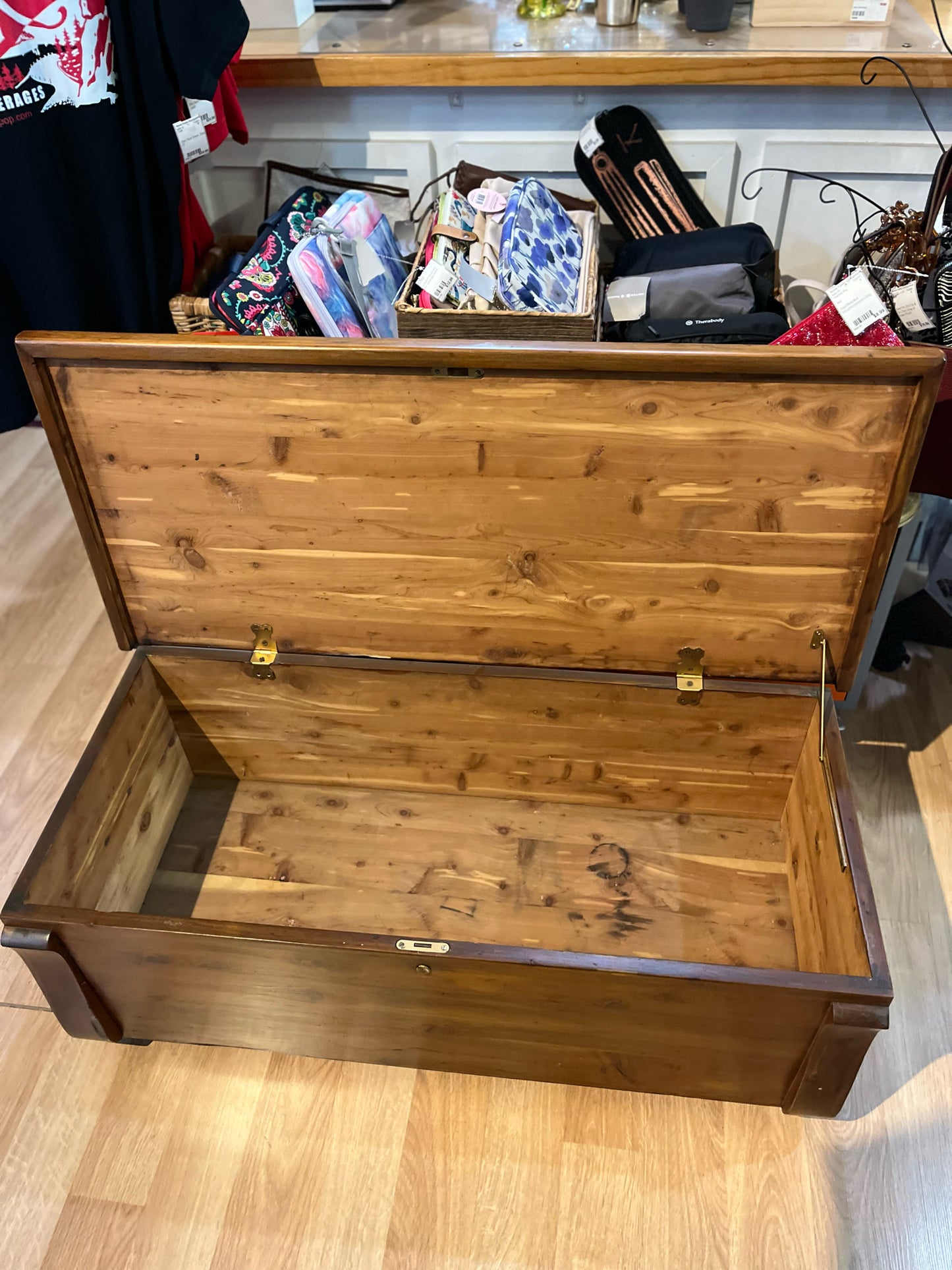 Rectangle Wooden Handle Trunk