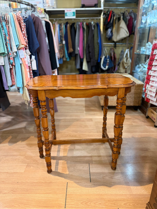 Oval Spindle Leg Table