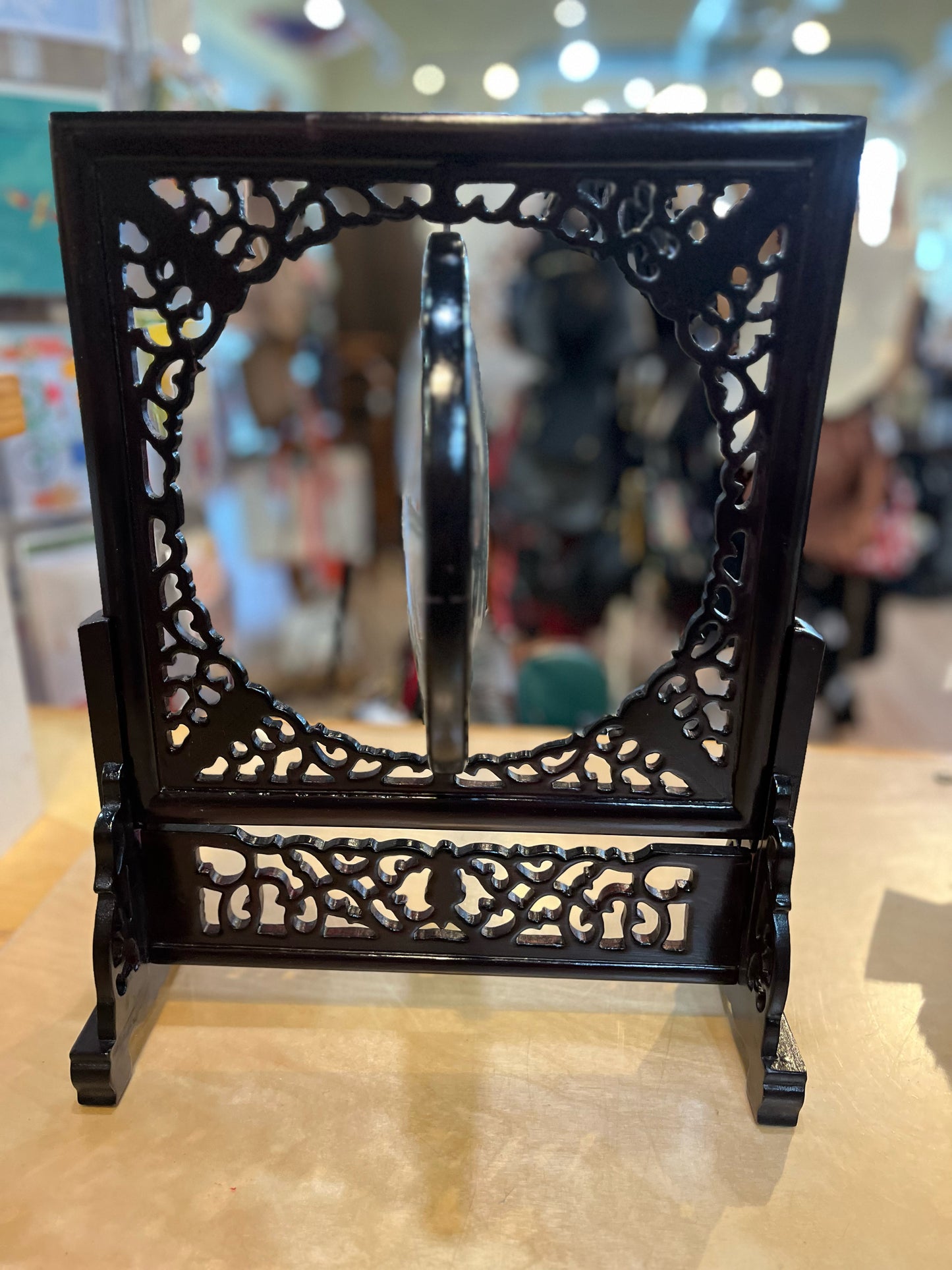 Revolving Screen Lacquered Wood Figurine