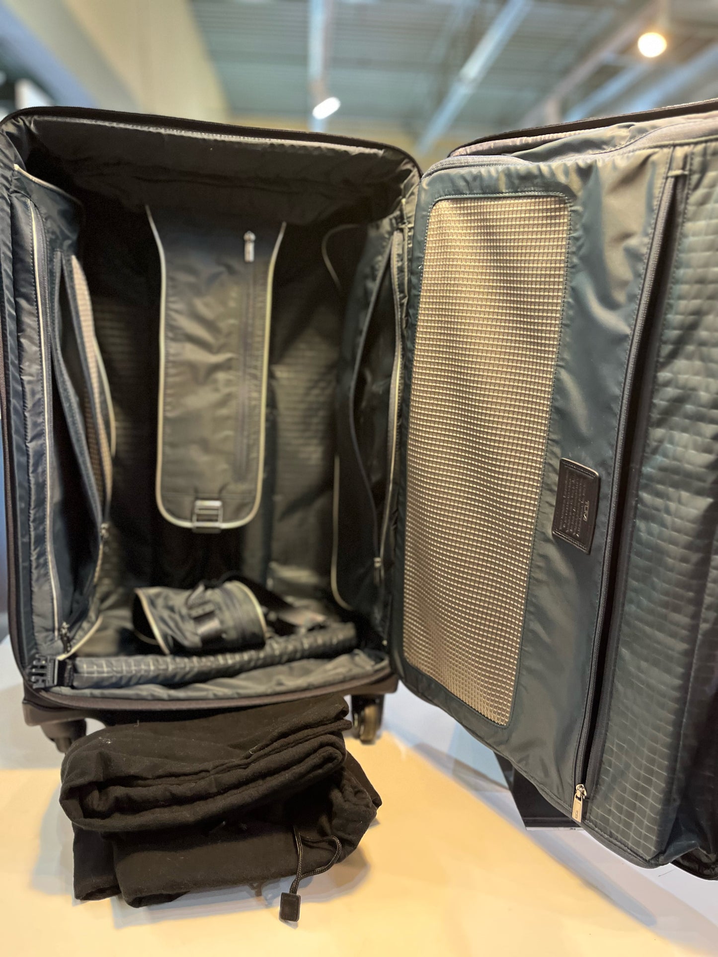 Tumi Navy Arrive "Heathrow" Luggage