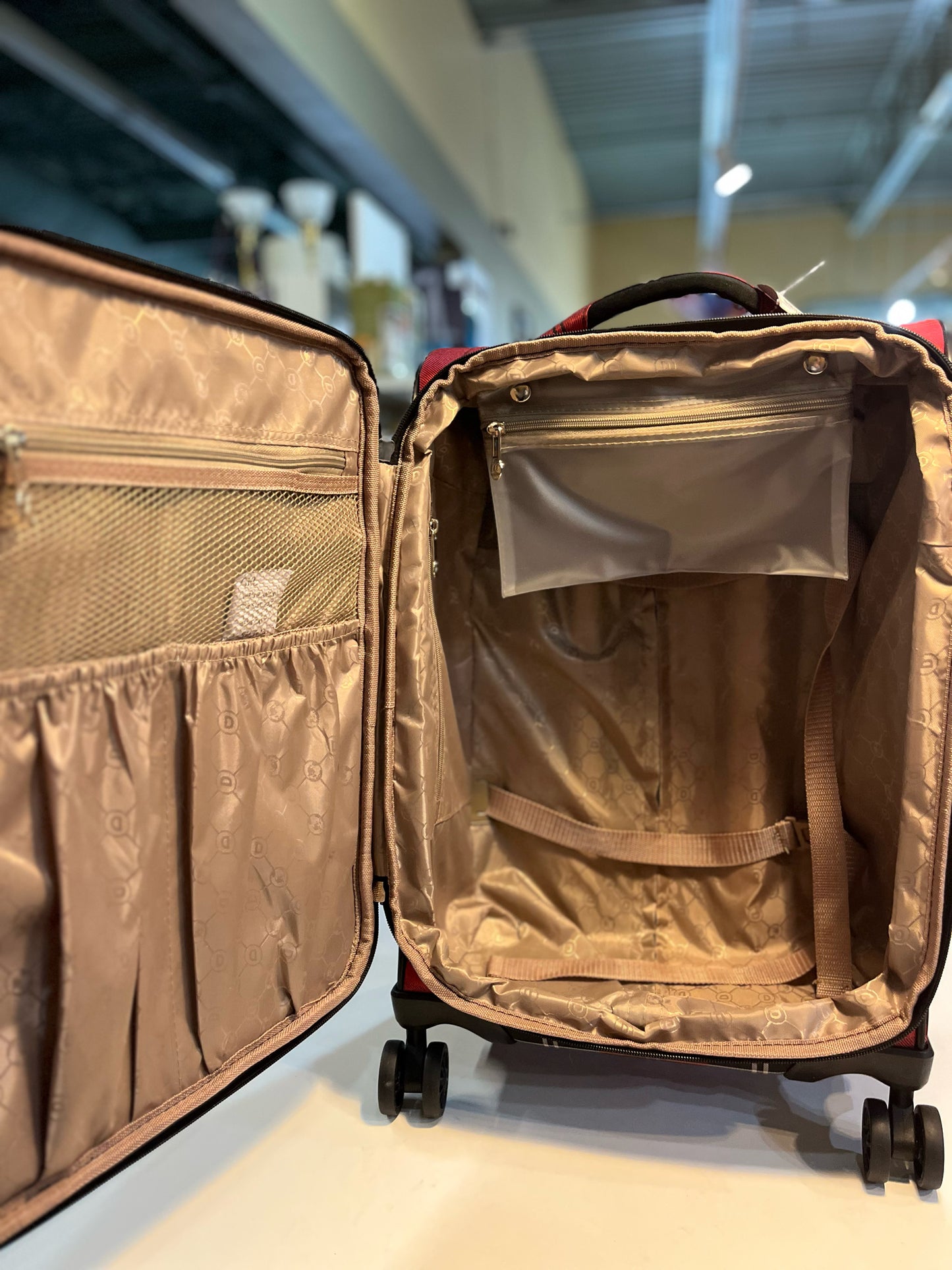 New Samantha Brown "Destinations Plaid 21" Luggage