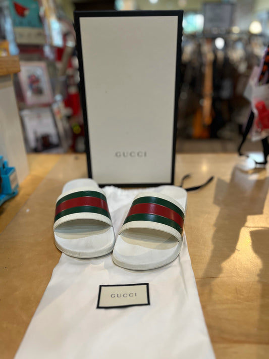 Gucci Pursuit Rubber Slide Sandals