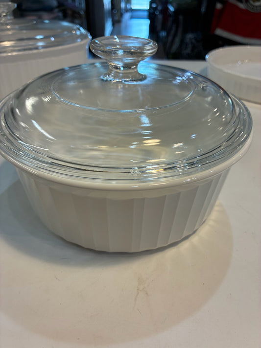 Corningware French White 1.5 round casserole with glass lid