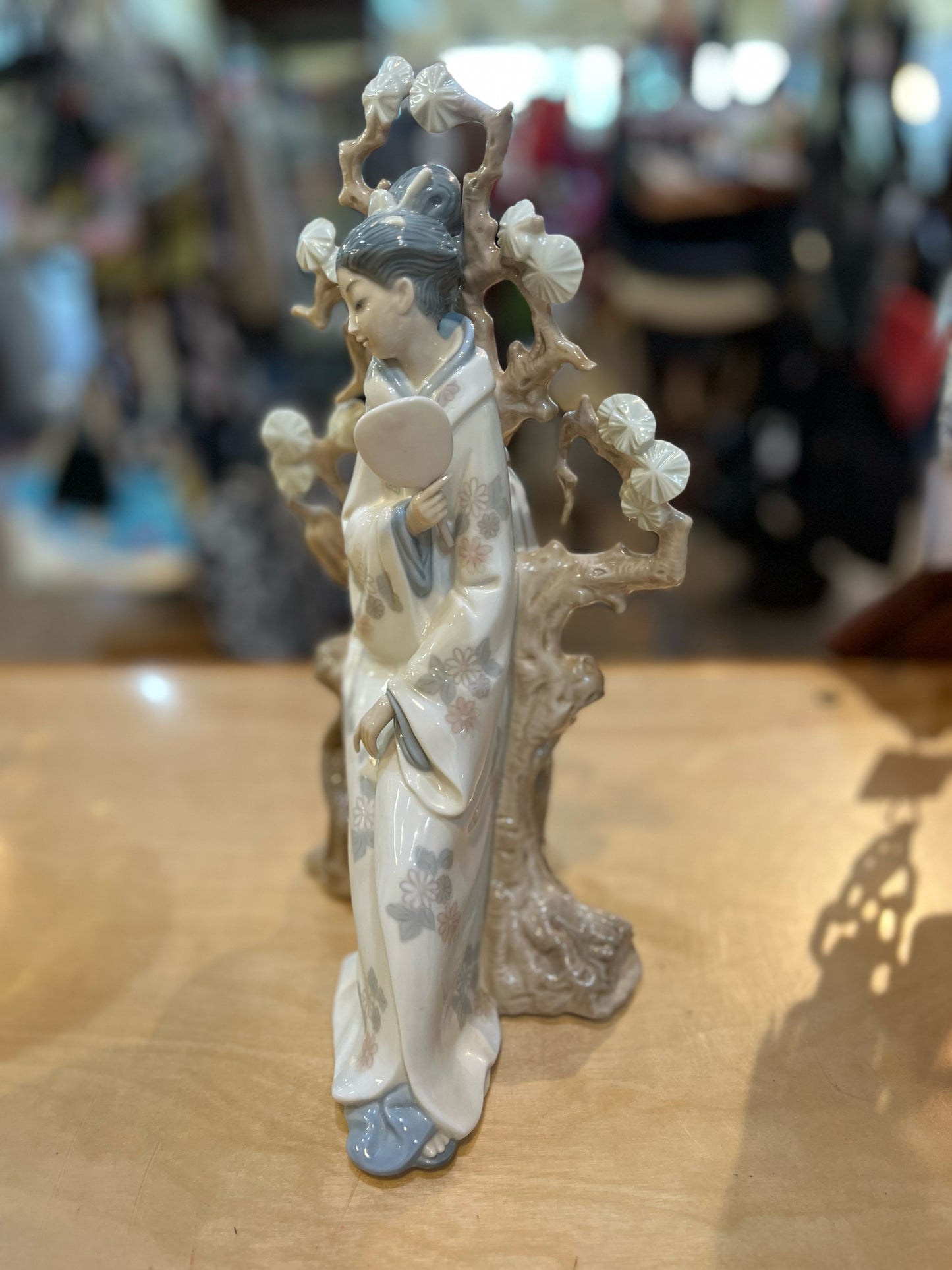 Retired Lladro "Geisha Seated on a Tree Stump" Figurine