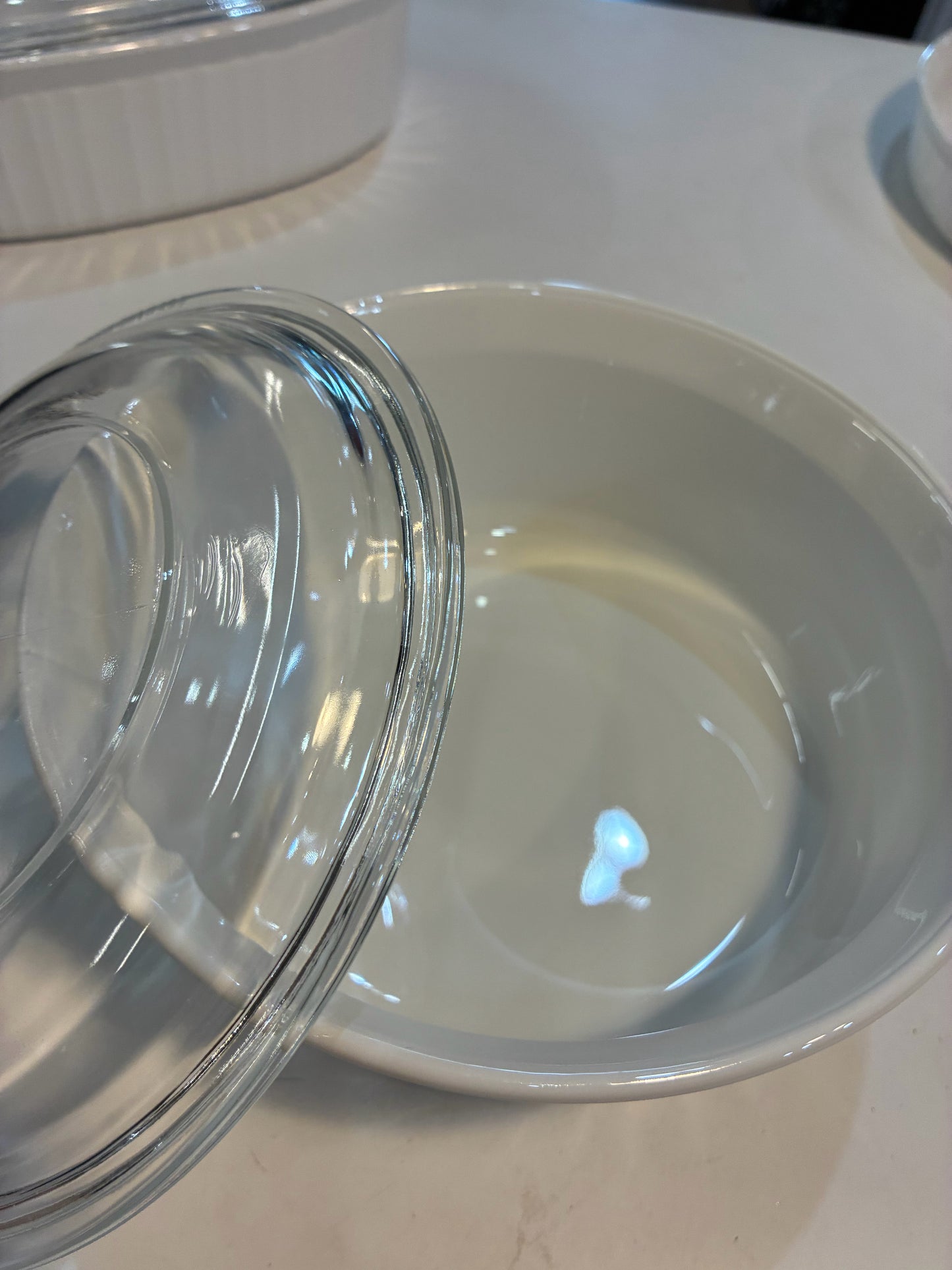 Corningware French White 1.5 round casserole with glass lid