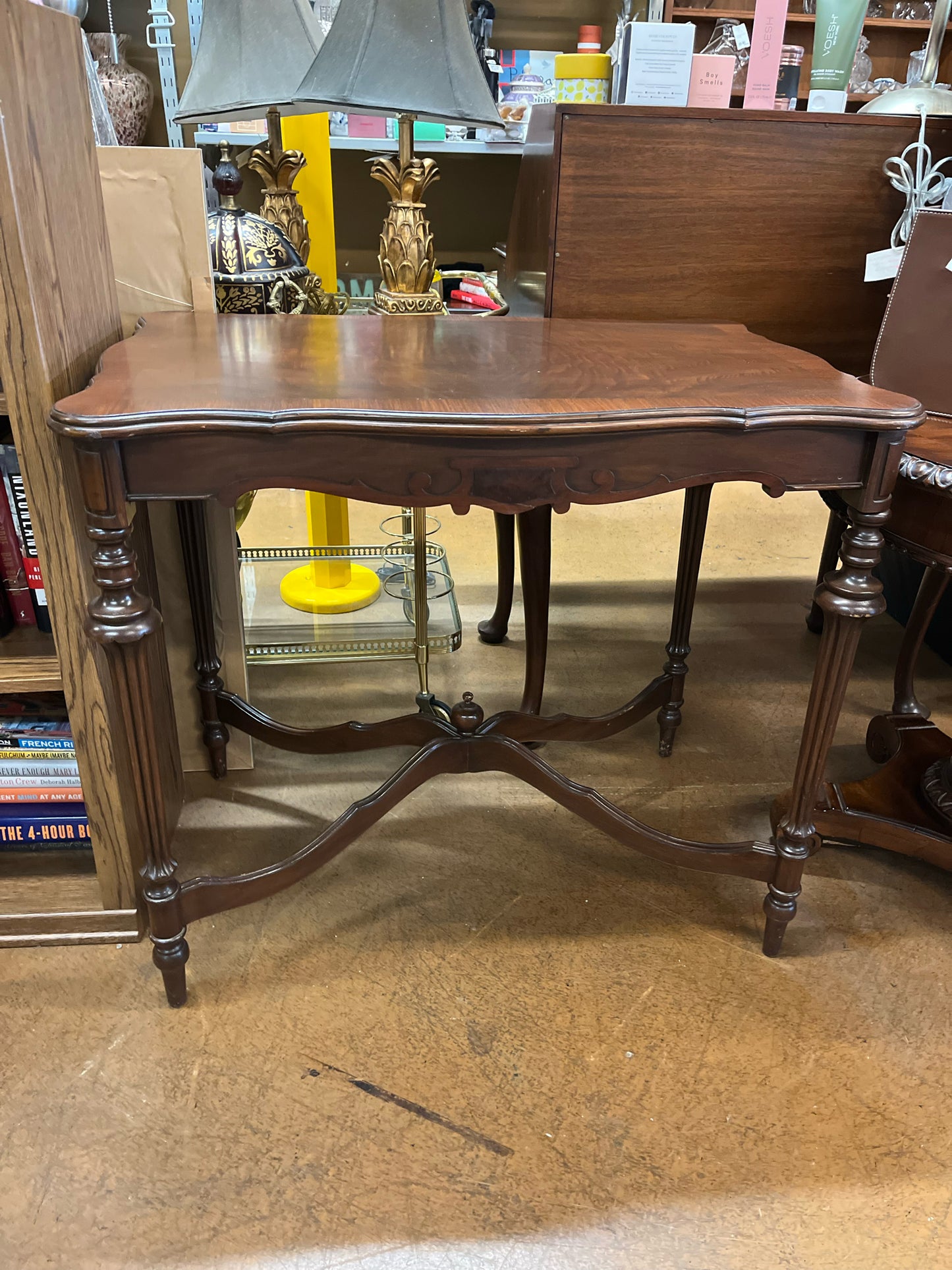 Curved Border Rectangle Entry Table