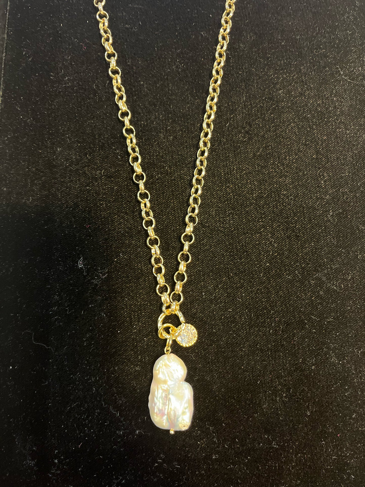 VB & Co. 18" Peal Pendant Necklace