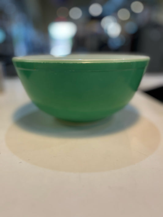 PYREX vintage green mixing bowl 8.5”