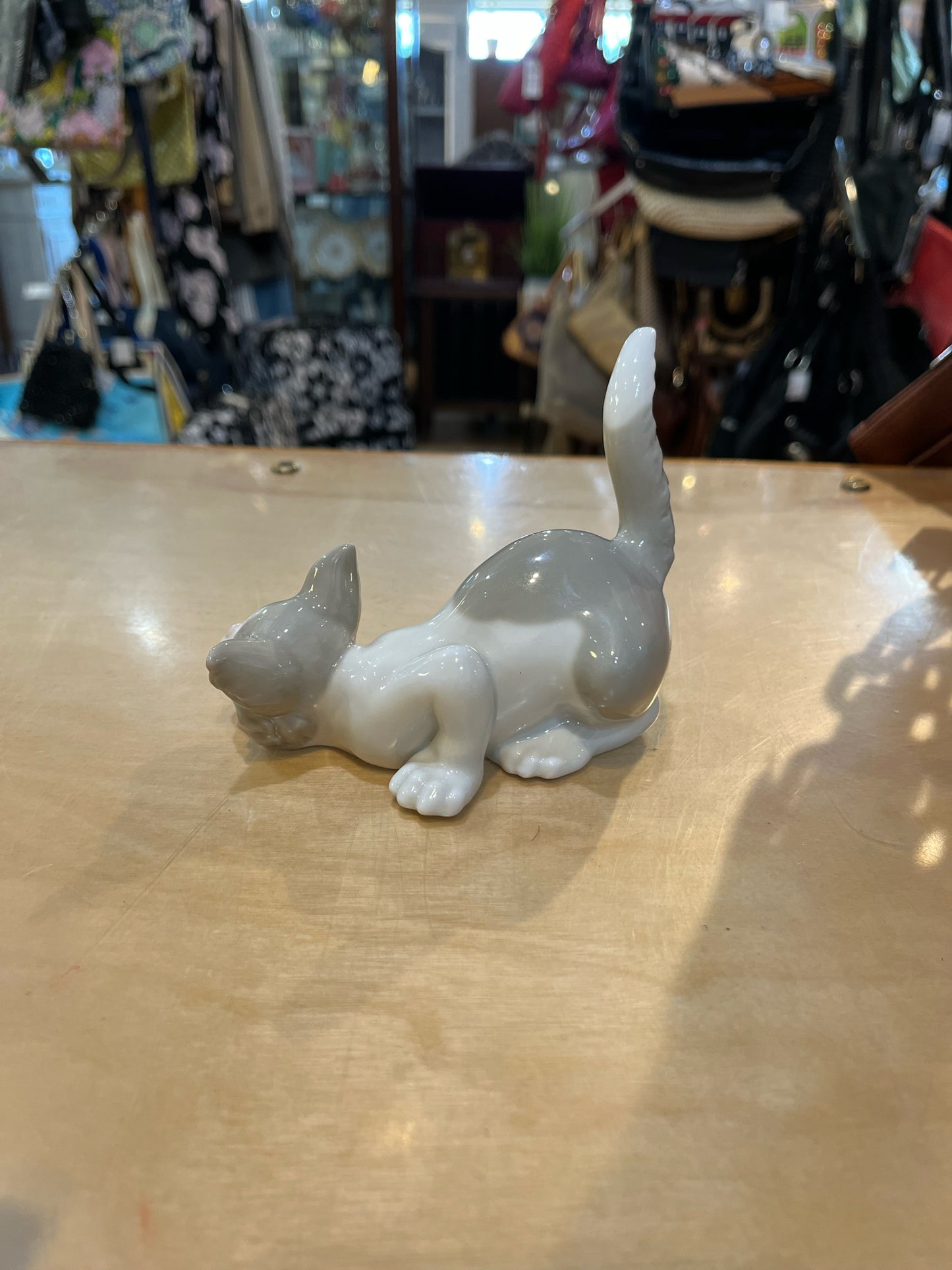 Vintage Retired 1981 Lladro "Attentive Cat" Figurine