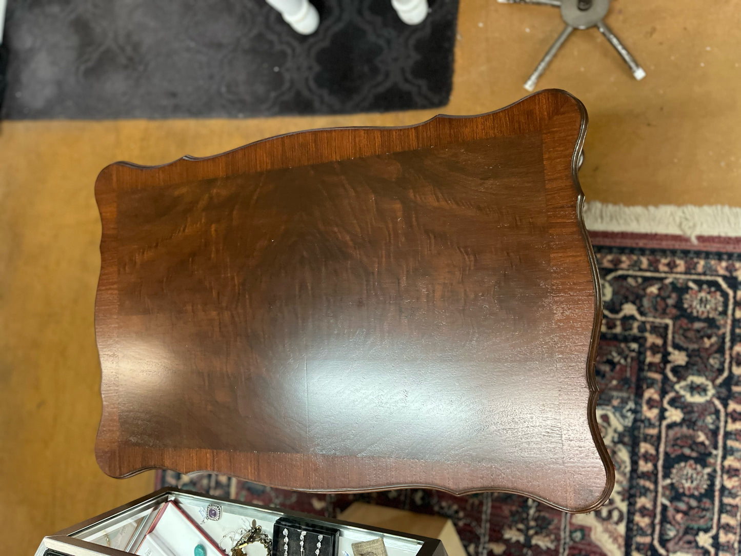 Curved Border Rectangle Entry Table