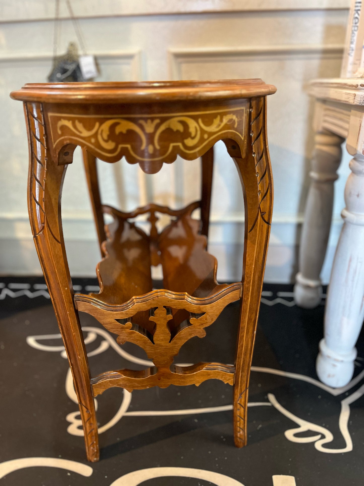 End Table w/ bookshelf