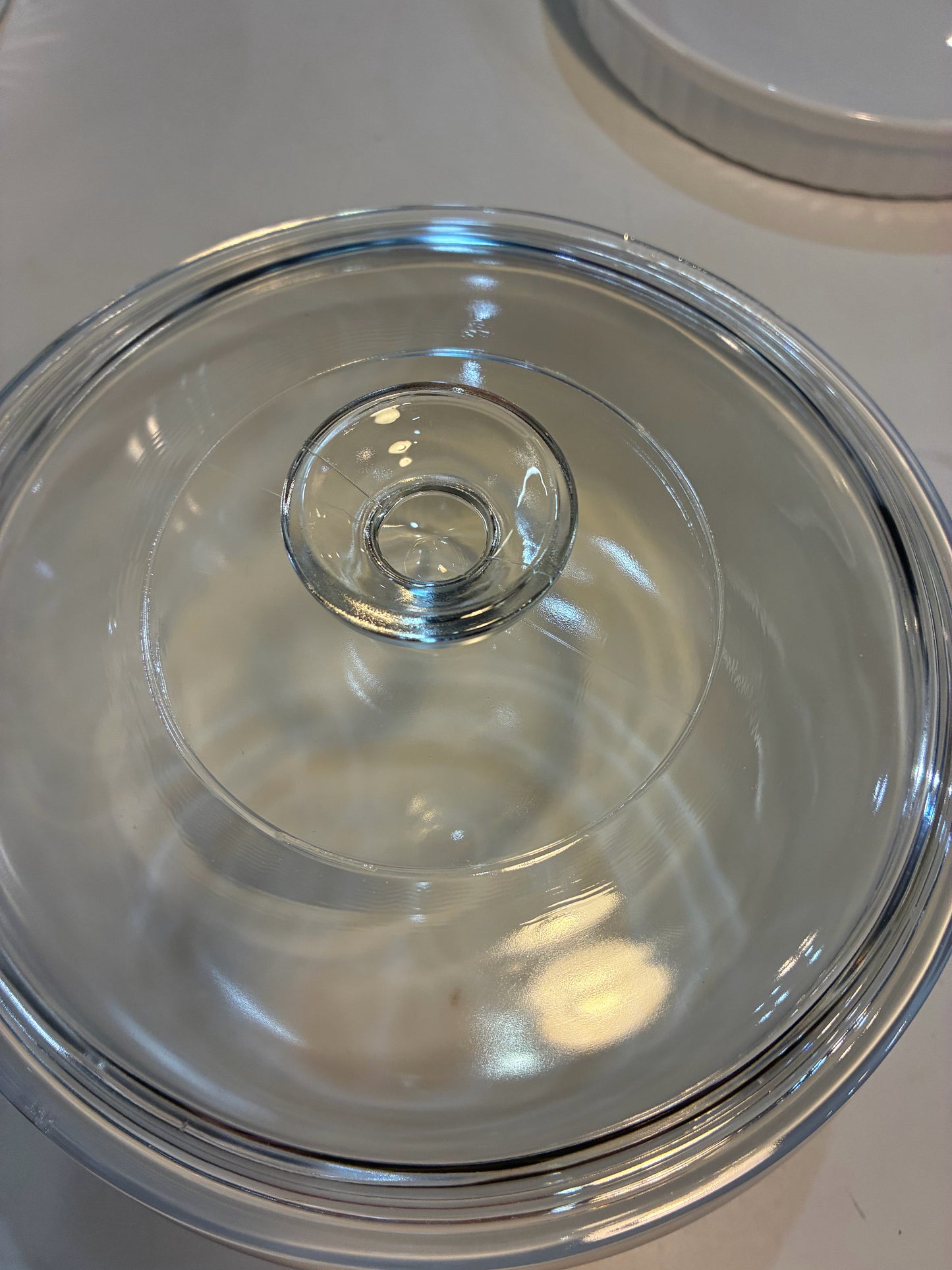 Corningware French White 2.5 quart round casserold with lid