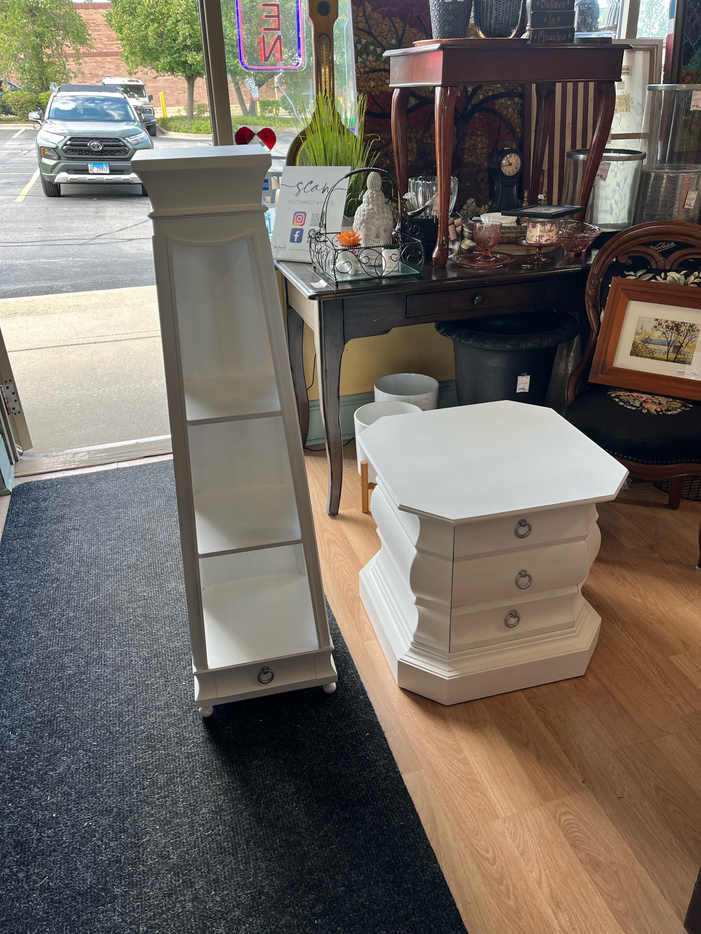 Medallion Limited Tiered Tower Shelf / Cabinet