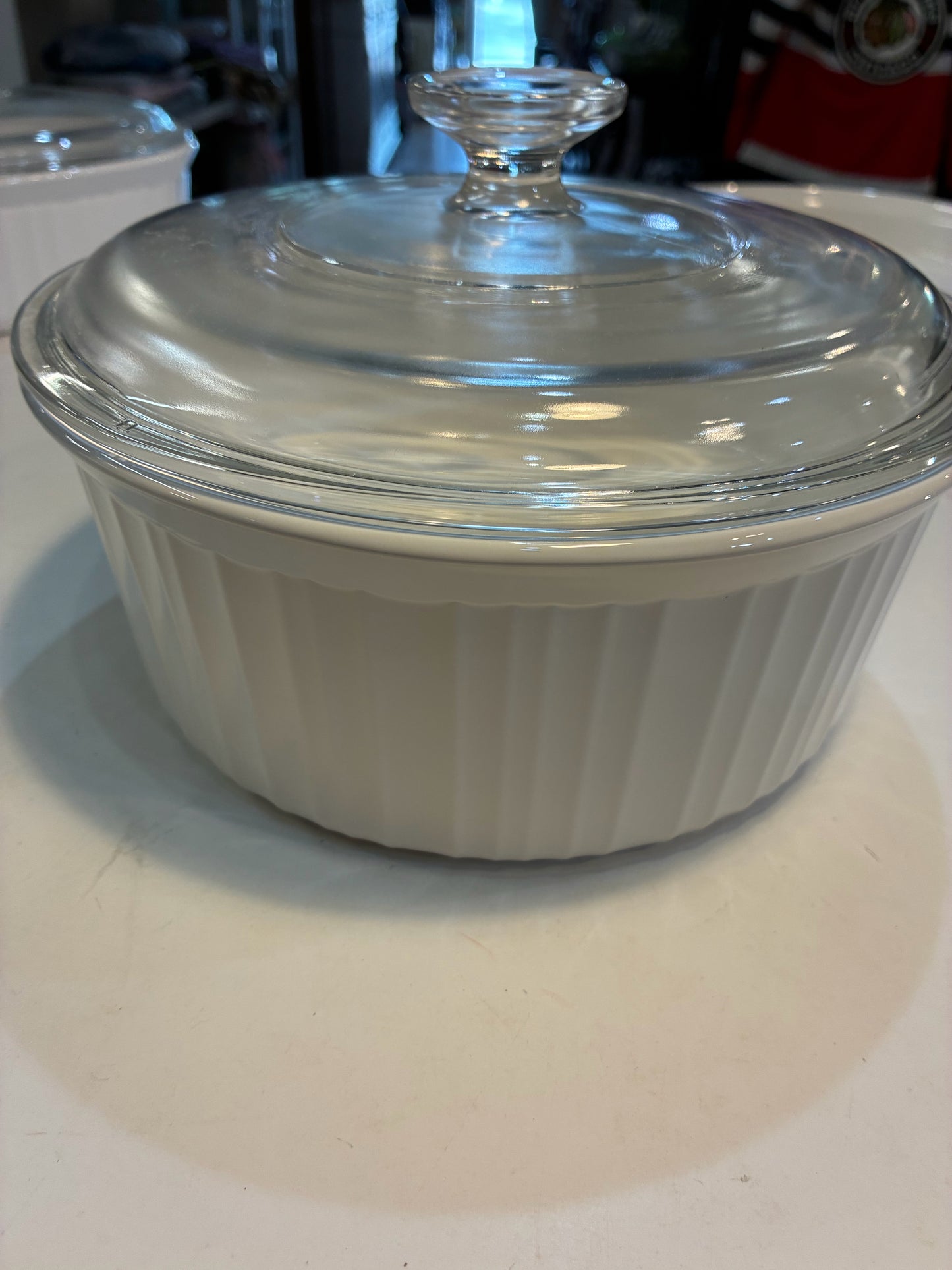 Corningware French White 2.5 quart round casserold with lid