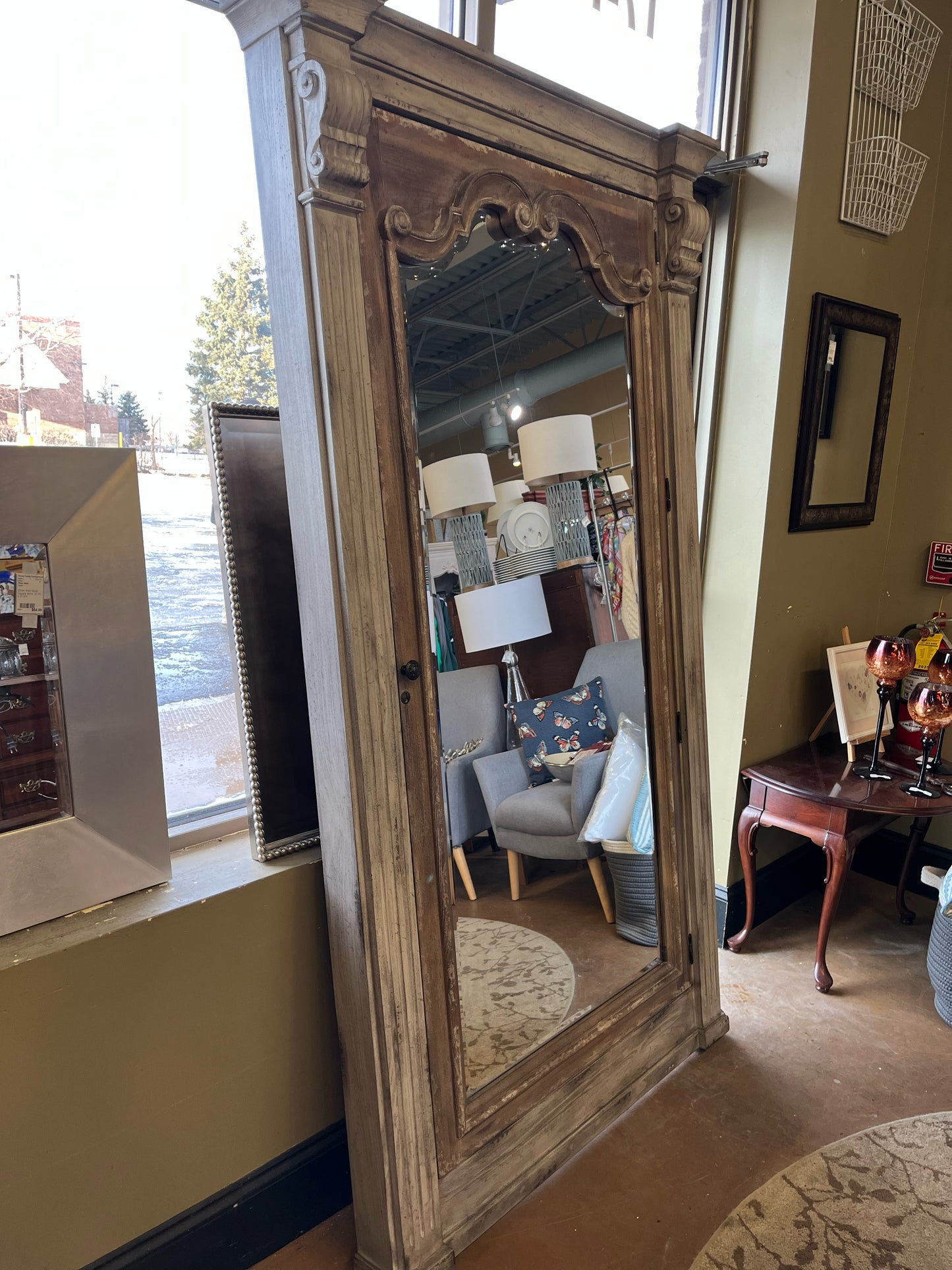 Hooker Furniture Jewelry Armoire