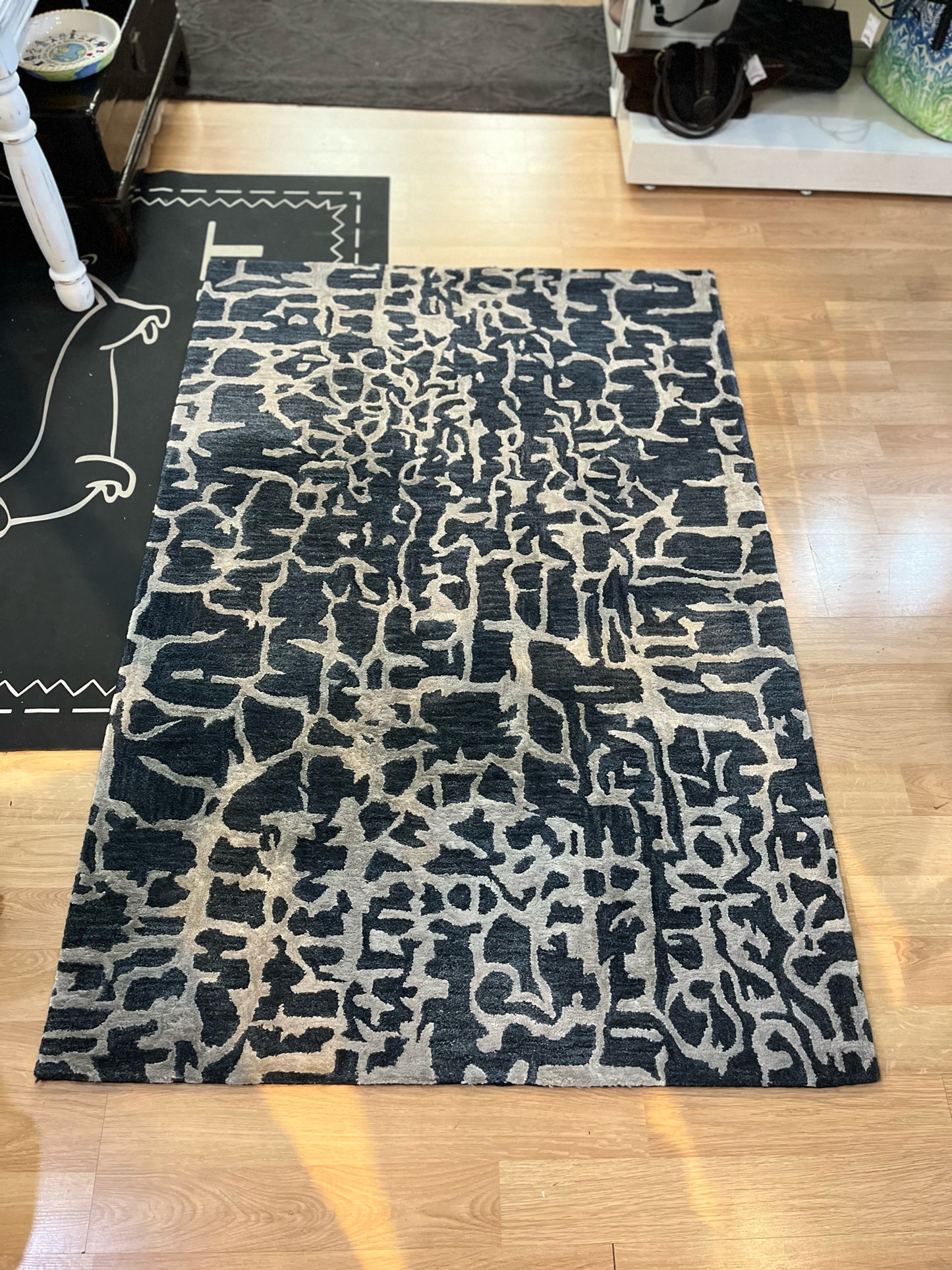 Walter E. Smithe Navy & Gray 4' x 6' Rug